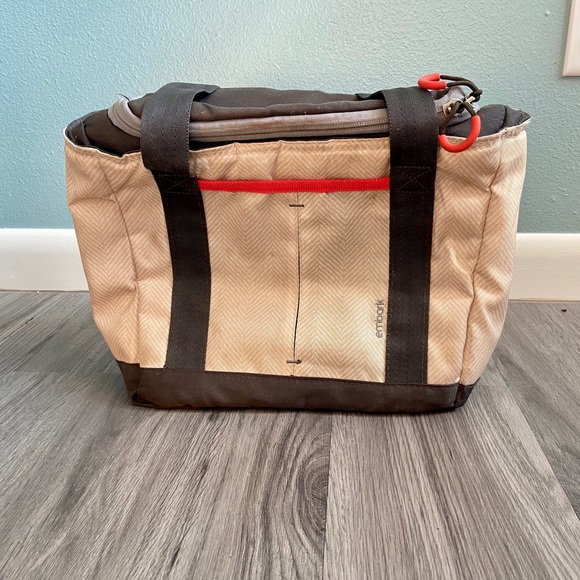 embark Handbags - LAST CHANCE! Tan Lunch Box